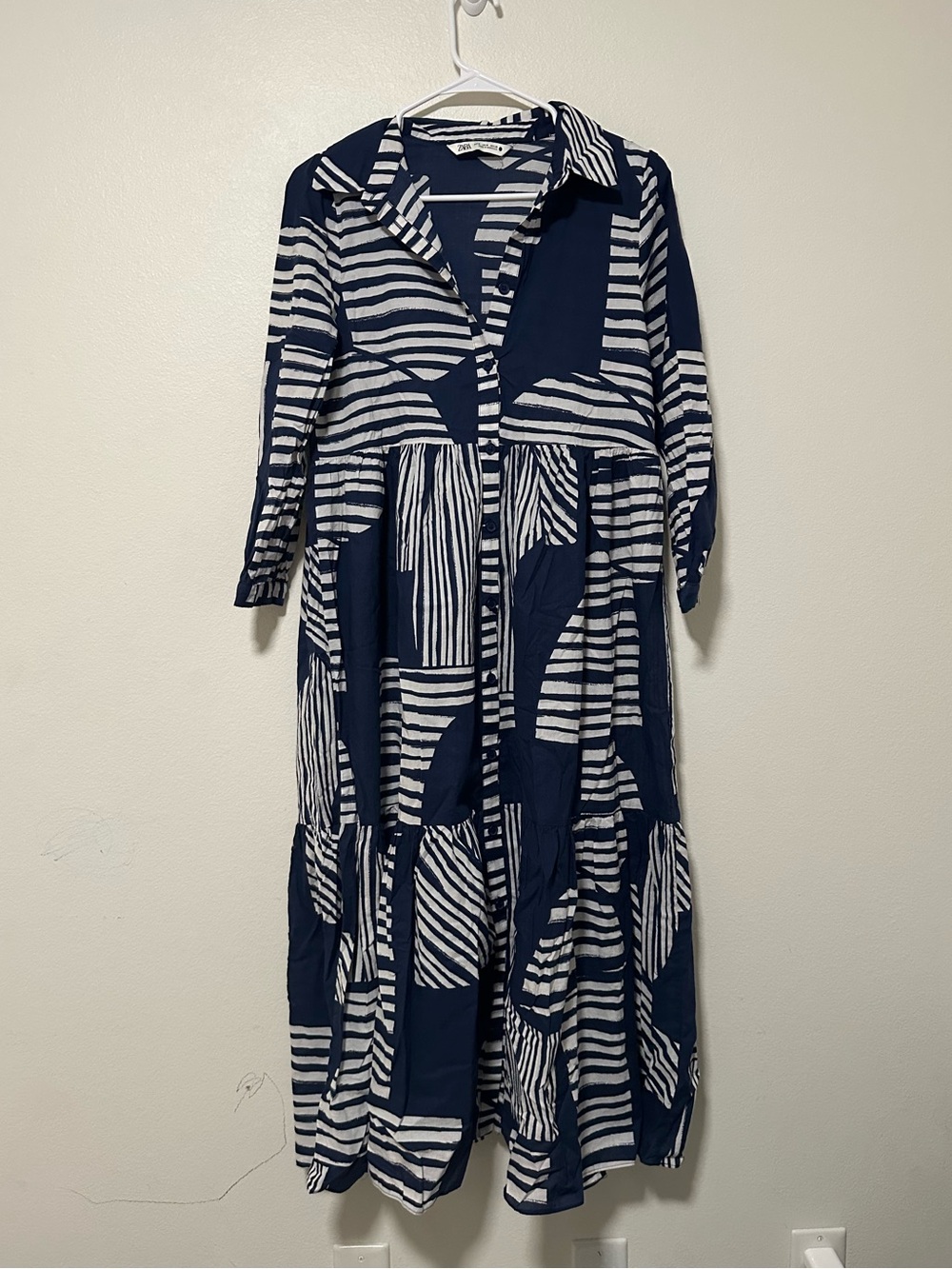 Zara Abstract Printed Navy and White Tiered Midi Dress - Picture 2 of 3